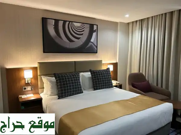 لوحات فندقية مخصصة: أنفاس فنية لديكوراتكم الفاخرة! طباعة وتنسيق بإطارات وألوان ومقاسات لا حصر لها.