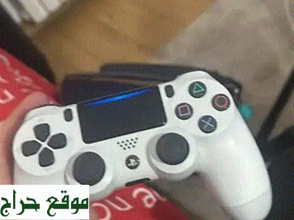 فرصة ذهبية: بلايستيشن 4 برو 1TB كالجديد تماماً! جاهز للعب بـ 3 يدات تحكم أصلية (2 منها جديدة كلياً) 2