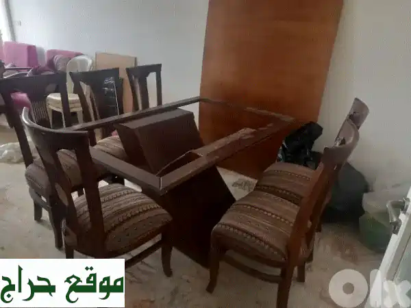 فرصة ذهبية: طقم سفرة عرمون فاخر جديد كلياً - طاولة وكراسي منجدة!
