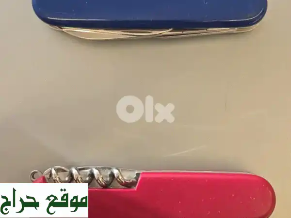 عرض حصري: زوج سكين فيكتورينوكس سويسري أصلي (1 أزرق، 1 أحمر) | هدية عملية ومميزة! 2
