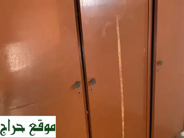 خزانة ملابس خشبية فاخرة | أناقة وتنظيم لغرفة نومك بحالة ممتازة!