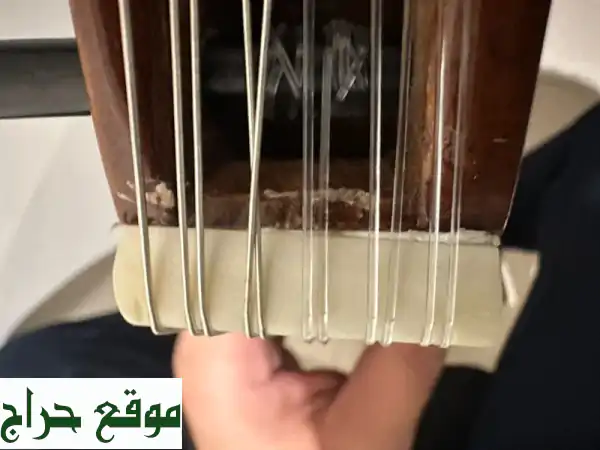 عود مصري أصيل جديد 'جوهرة الفن' | تجربة عزف فاخرة مع حقيبة (900 درهم)