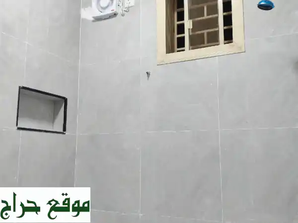 مبلط أبو مكة: خبير تركيب سيراميك وبورسلان بدقة متناهية وضمان الجودة!