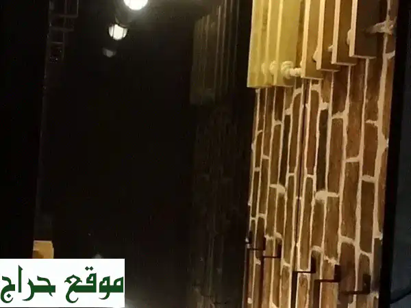أول طاولات 3D ذكية في الإمارات: حصريًا من لمسة الفن! تصميم فاخر وشحن مدمج.