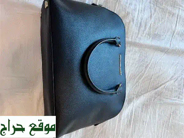 فرصة ذهبية: شنطة مايكل كورس أصلية مستعملة بحالة ممتازة! أناقة خالدة بلون أسود فخم. 4
