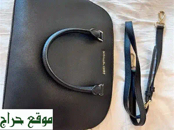 فرصة ذهبية: شنطة مايكل كورس أصلية مستعملة بحالة ممتازة! أناقة خالدة بلون أسود فخم. 2