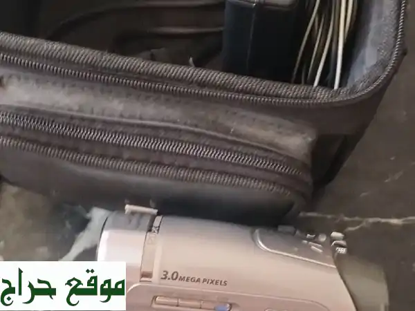 كاميرا فيديو نوع سوني بحالة ممتازة مع الحقيبة والجارج استعمال قليل 2