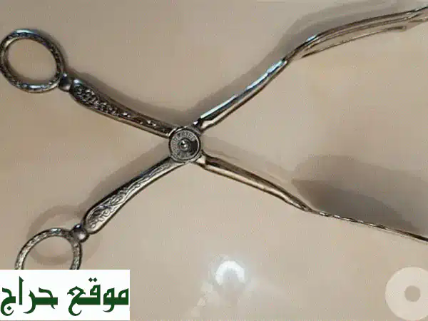 أدوات تقديم فضية فاخرة | ملقط 22 سم وسباتولا 30 سم | تصميم محفور وأنيق لمائدتك 2