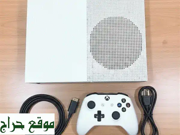 Xbox One S للبيع: فرصة! مستعمل بحالة ممتازة مع كنترول ولعبة | 55 دينار