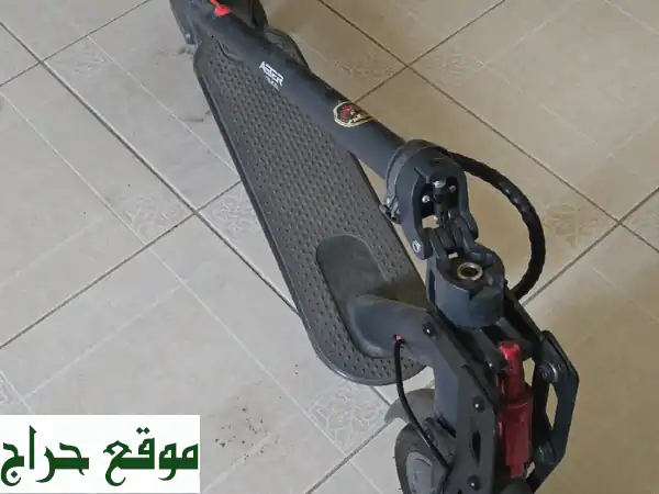 ⚡️ فرصة ذهبية: سكوتر كهربائي جديد (استعمال أسبوع فقط!) للبيع بداعي السفر - مع خوذة وشاحن أصلي! 4