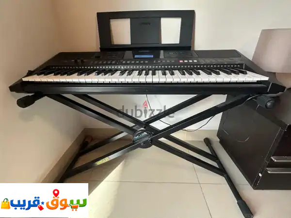 فرصة ذهبية! بيانو كلاسيكي (مع ستاند) بحالة ممتازة...