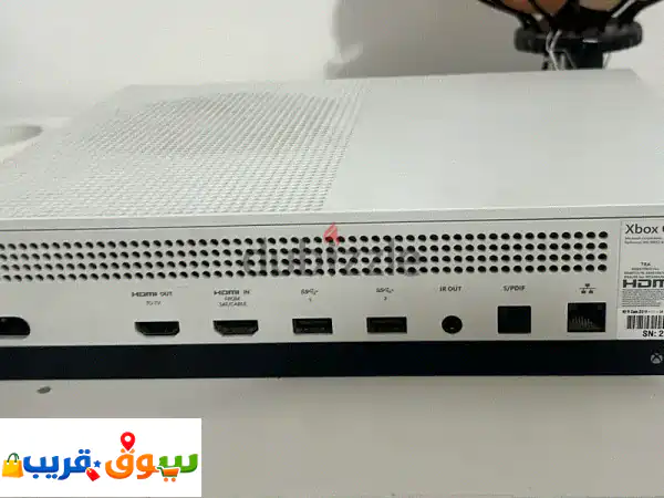XBOX one S + 2 Controllers 3