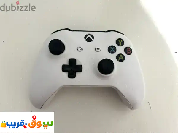 XBOX one S + 2 Controllers 4