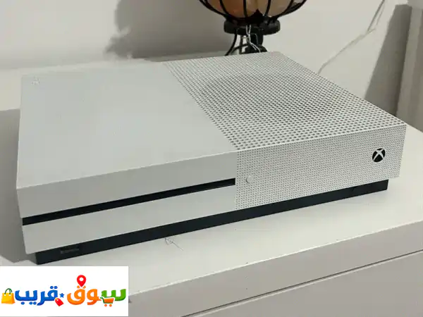 XBOX one S + 2 Controllers