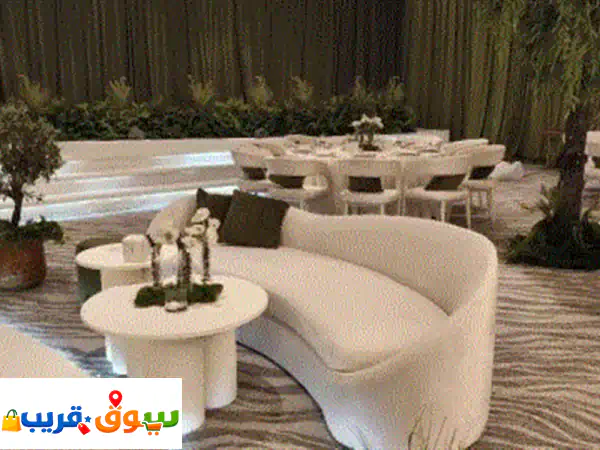 تجهيز مناسبتك بأسلوب فريد! تأجير كراسي، طاولات، كنب VIP وأسوار حفر | خدمات حفلات متكاملة.