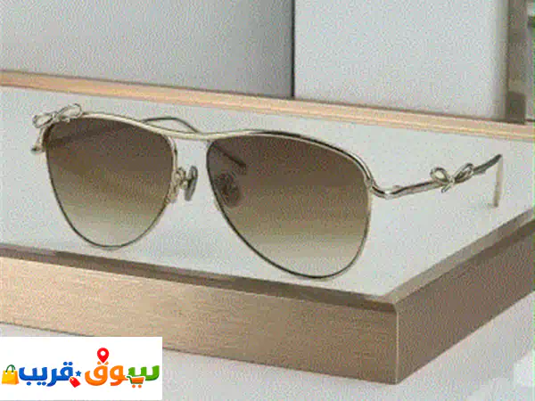نظارة شمسية نسائية بتصميم أنيق وفاخر للبيع اطار معدني ذهبي بتفاصيل مميزة على شكل فيونكة، وعدسات ...