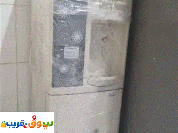 أغراض للبيع بحالة ممتازة ثلاجة مكتب صغيرة باب واحد ومبرد مياه بارد فقط و2 طاولة بلاستيك متين جديدة ... 3