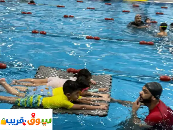 من أهم جوانب تعليم السباحة انها تساعد على تخفيف التوتر والقلق ملا مسة الماء والحركة الإيقاعية ...