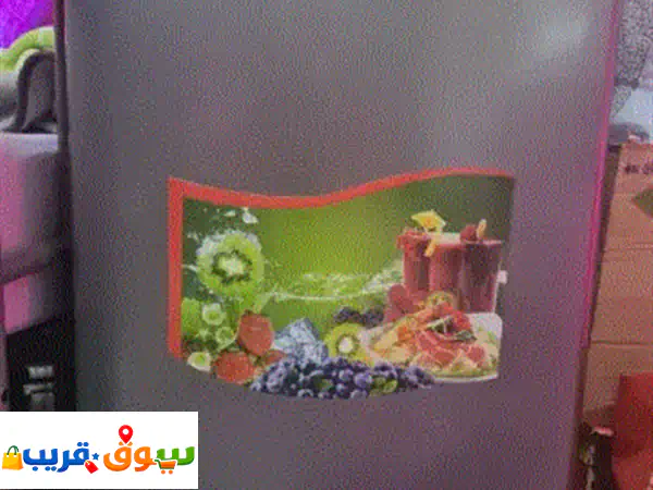 أغراض للبيع بحالة ممتازة ثلاجة مكتب صغيرة باب واحد ومبرد مياه بارد فقط و2 طاولة بلاستيك متين جديدة ...