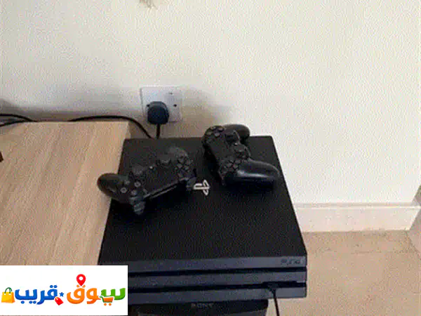 Ps4 slim 1 TB with 2 controllers and 3 games in CD form 4