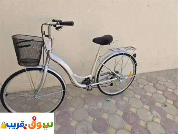 دراجة هوائية (سيكل) بحجم 26 انش يحتوي على 6 سرعات وفيه سلة تخزين + حامل خلفي. للعلم السيكل مناسب ...