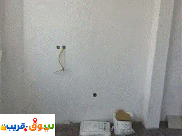 تنفيذ أعمال العوازل من الحرارة أو الماء والأصباغ الداخلية والخارجية والديكور والصيانة وأعمال ...