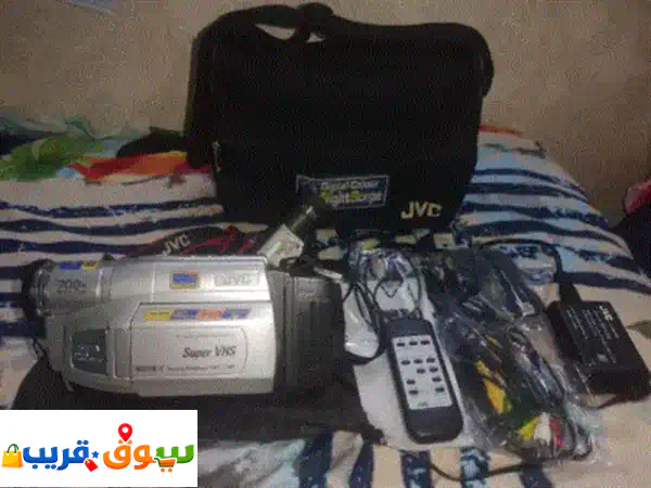 كاميرا نوعها jvc صناعة يابانية super vhs ديجيتال زوم 700 x شاشة بها جميع اللغات واللغة العربية أيضا ...