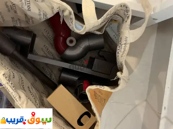 Dyson Vacuum: All attachments & Charger 2