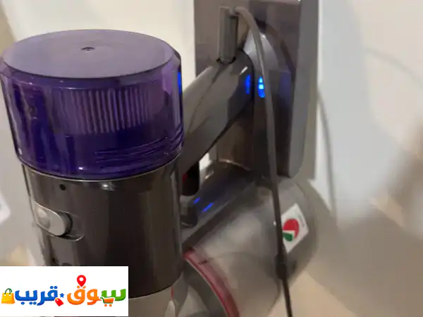 Dyson Vacuum: All attachments & Charger 3