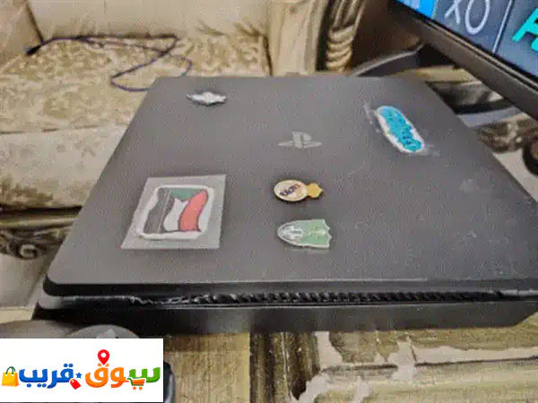 سوني 4 للبيع نظيف على الشرط مو مغير ولا شيء ما قد خش صيانة معه 2 أيادي حقته الأصيله معه سلك البور ...