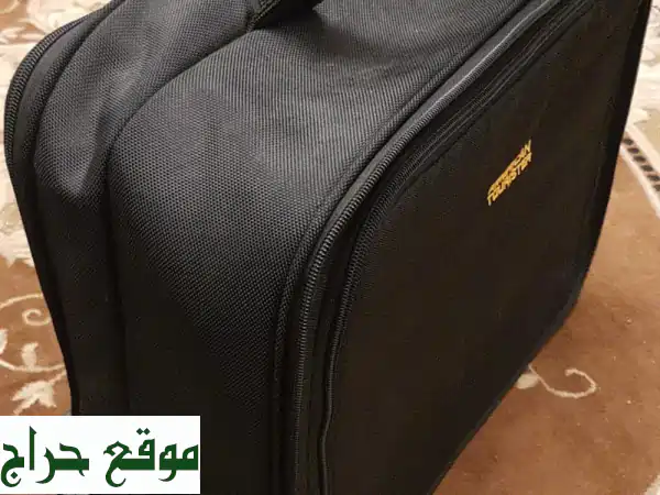 شنطة يد نظيفة للسفر للبيع فقط في جدة. لا يوجد شحن لأي موقع