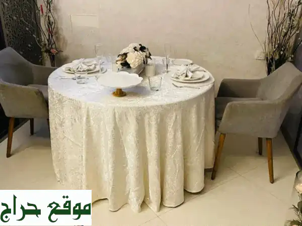 طاولة دائرية قابل للطي مع غطاء مع كرسين متوفر الرياض