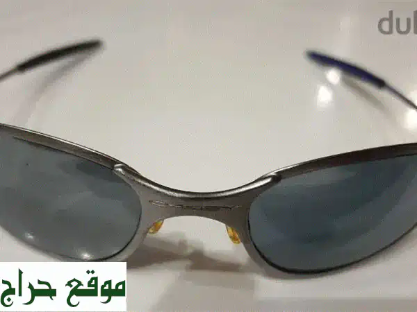 نظارات شمسية رجالية أصلية Oakley بحالة ممتازة - فرصة لا تُفوّت!