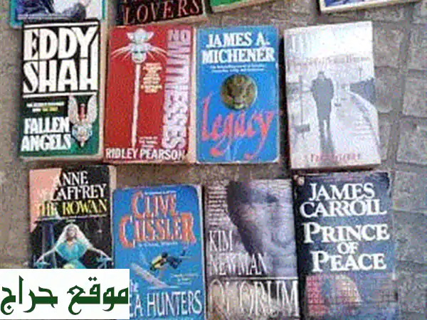 كنوز معرفية نادرة: مكتبة ضخمة من الكتب...