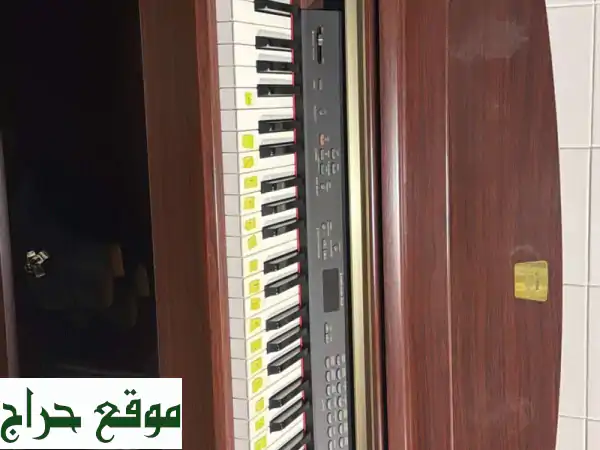 بيانو جديد في أبوظبي مطلوب 30000 درهم قاعدة خشيبيه...