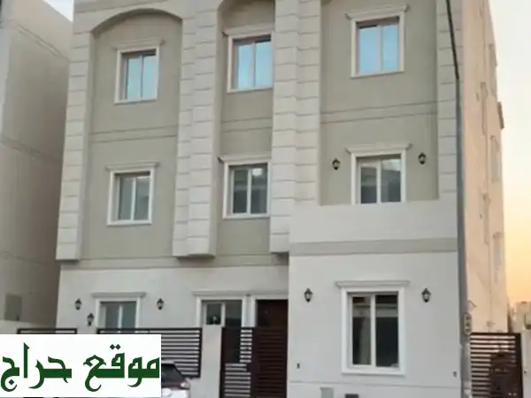 للإيجار شقة أرضية في أبو حليفة على طريق الفحيحيل...