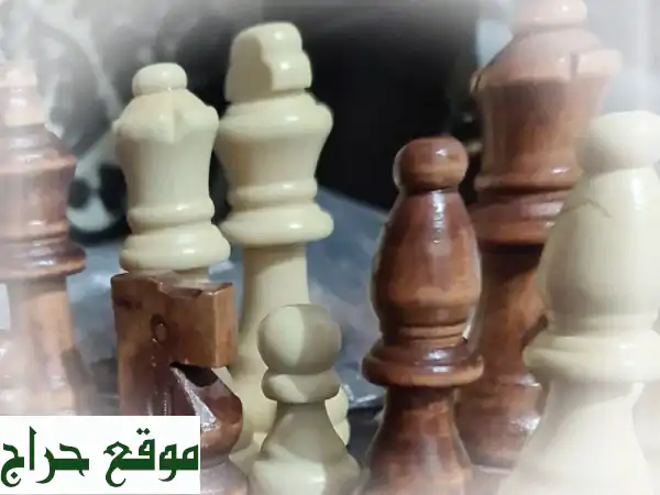 للبيع أحجار شطرنج خشبية حجم متوسط للتواصل