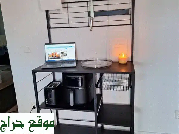 جزيرة مطبخ عصرية ورفوف تخزين أنيقة | منظم مطبخ...