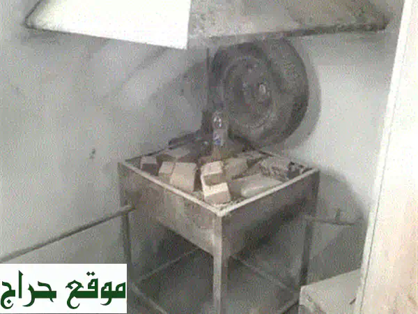 ظل مريح وأنيق لحديقتك! مظلة بيج كبيرة (300 سم) مع قاعدة ثقيلة - 100$ فقط!