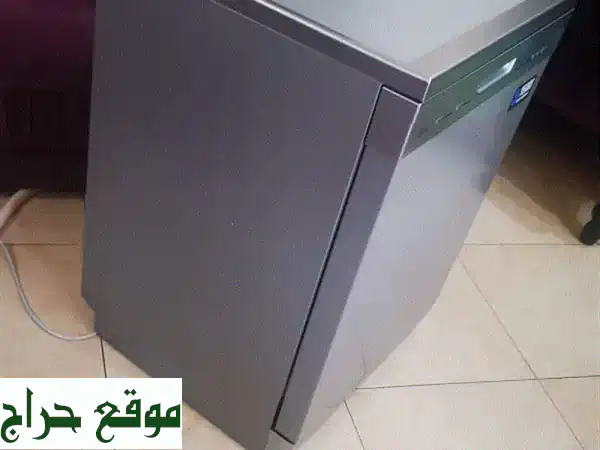 غسالة صحون كاندي للبيع: شبه جديدة بضمان 3 سنوات متبقي! لا تفوت الفرصة