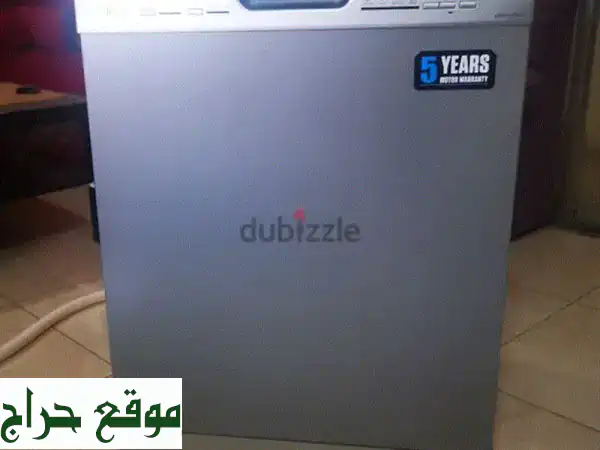 غسالة صحون كاندي للبيع: شبه جديدة بضمان 3 سنوات...