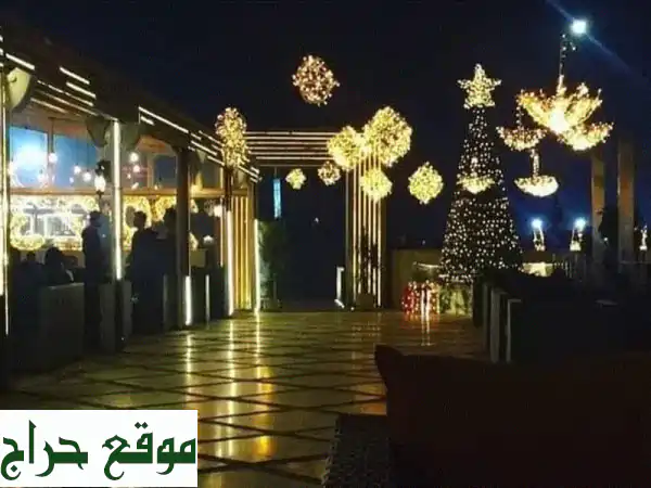 أضف سحر الكريسماس: ديكورات احتفالية للمولات،...