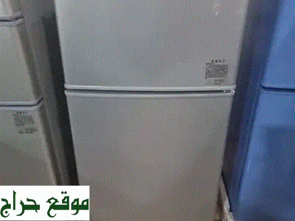 براد فريزر صغير جديد: ثلاجة ميني مثالية للمكتب، الشاليه، والغرف | أبعاد 77 سم