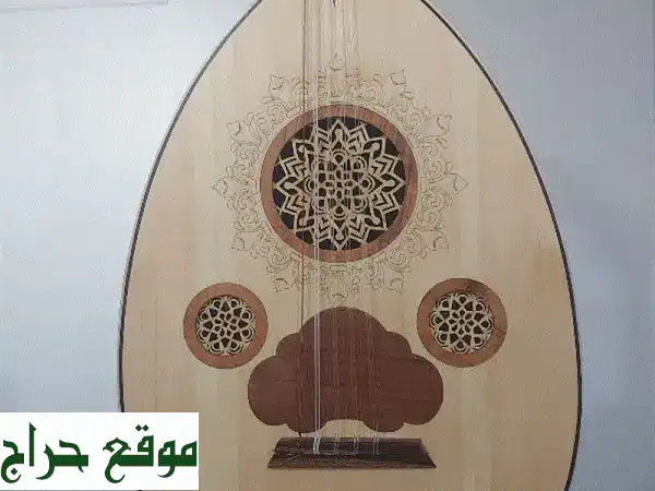 عود مصري جديد فاخر للبيع: اكتشف روعة الموسيقى الأصيلة (كامل الملحقات + سعر مغرٍ)
