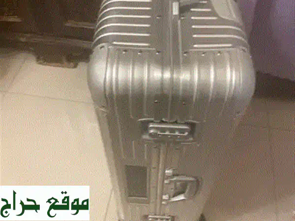حقيبة Rimowa Titanium الفاخرة الكبيرة الجديدة: رفيقك الأمثل لرحلات جوية لا تُنسى