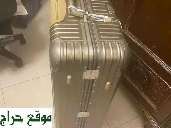 حقيبة Rimowa Titanium الفاخرة الكبيرة الجديدة: رفيقك...