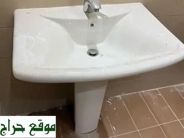 فرصة لا تعوض! طقم حمام كامل (مغسلة ومستلزمات) فاخر...