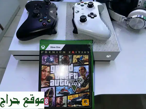 إكس بوكس ون إس (Xbox One S) + GTA V DVD بحالة ممتازة - للبيع...