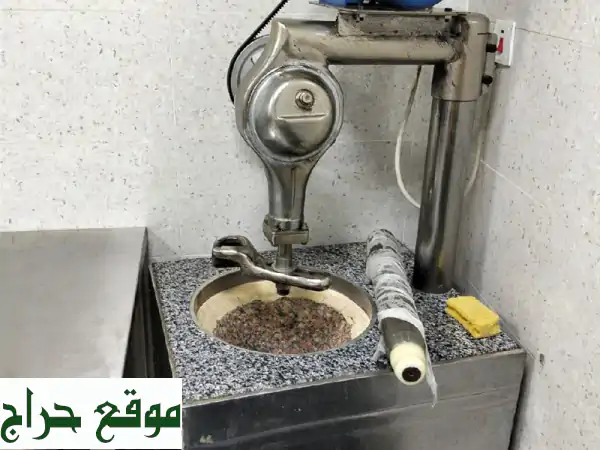 ارتقِ بمشروعك الآن: حجر فلافل أصيل وجهاز كاشير...