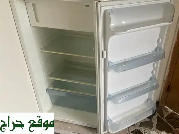 فرصة لا تعوض: ثلاجة/براد كالجديد تماماً - استخدام شهر واحد فقط! (قابل للتفاوض)